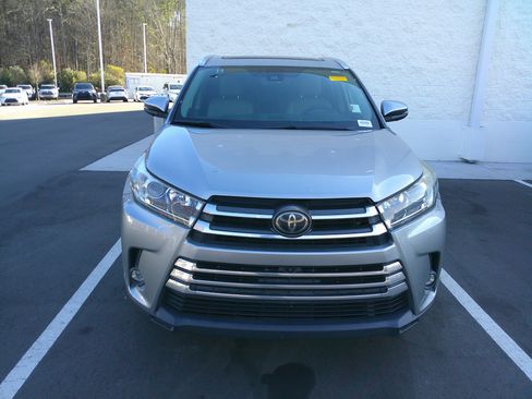 Used 2019 Toyota Highlander Limited Platinum image 2