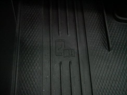 Certified 2025 Volkswagen Atlas SE image 31