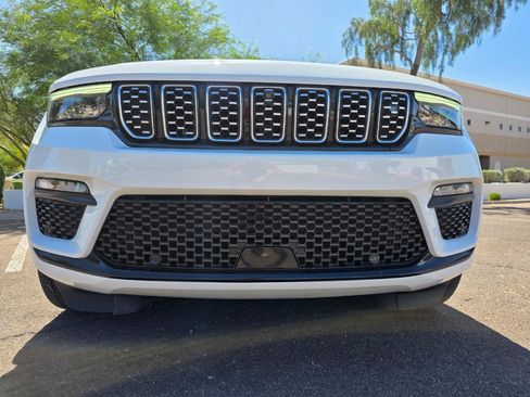 Used 2023 Jeep Grand Cherokee Summit AWD/4WD image 12