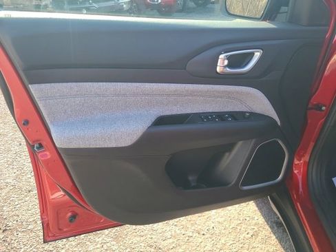 Used 2025 Jeep Compass Sport image 10