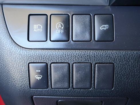 Used 2019 Toyota Highlander SE w/ Nightshade Edition FWD image 13
