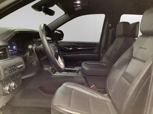 Used 2024 GMC Yukon XL Denali w/ Advanced Technology Package image 9