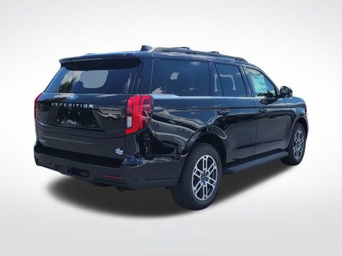 New 2025 Ford Expedition Active image 5
