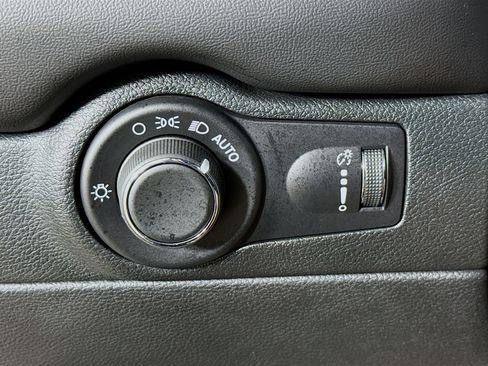 Used 2024 Dodge Durango GT RWD image 9