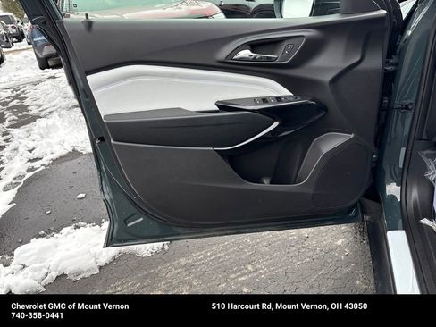 New 2025 Chevrolet Trax LT image 12