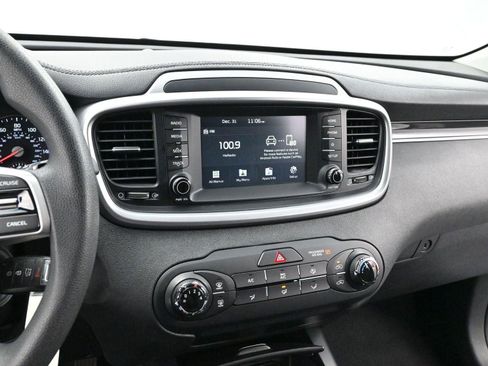 Used 2019 Kia Sorento L image 17