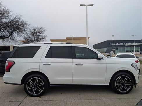 Used 2021 Ford Expedition Limited image 3