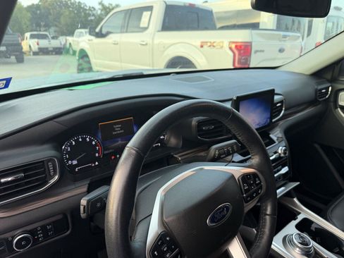 Used 2023 Ford Explorer Limited AWD/4WD image 10