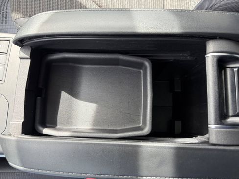 Used 2024 Toyota Highlander LE image 24