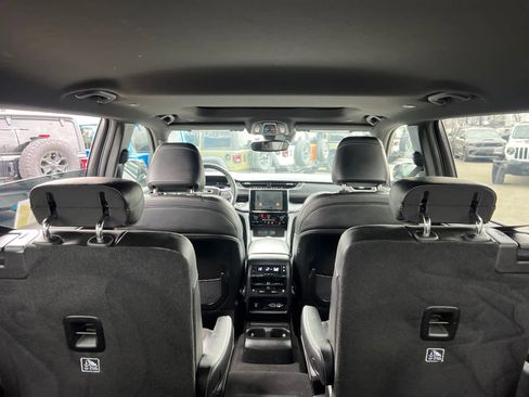 Used 2023 Jeep Grand Cherokee L Altitude image 39