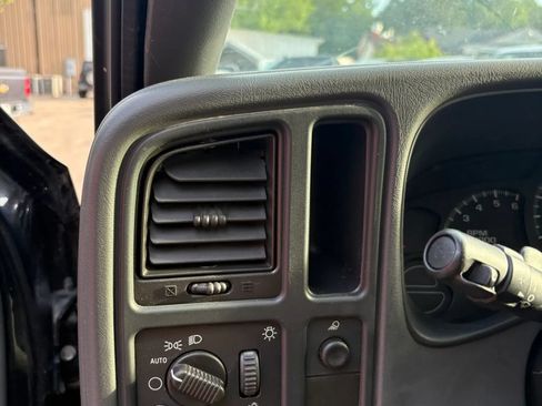 Used 2004 Chevrolet Silverado 1500 LS w/ Light Duty Power Package AWD/4WD image 34