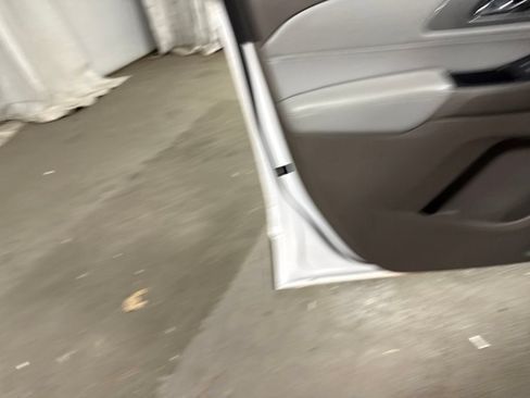 Used 2021 Chevrolet Traverse LT FWD image 24