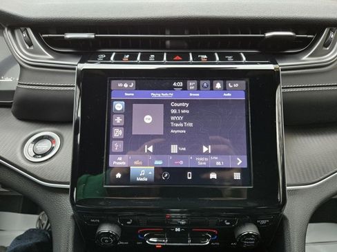 Used 2025 Jeep Grand Cherokee Altitude image 24