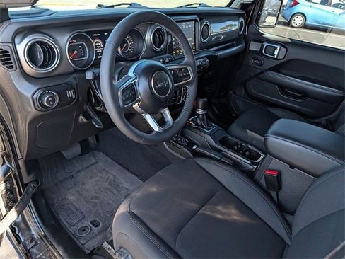 Used 2023 Jeep Gladiator Overland w/ Cold Weather Group image 9