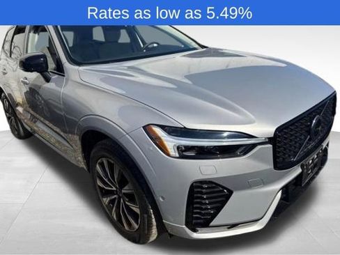 Used 2023 Volvo XC60 B5 Plus w/ Climate Package image 3