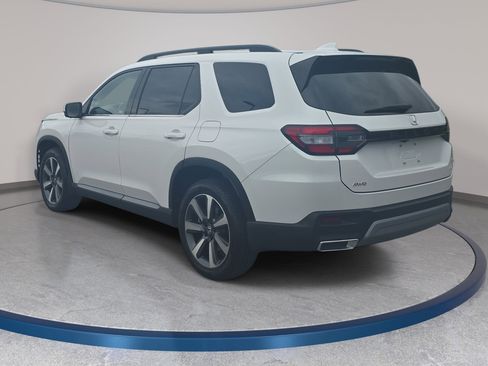 Used 2025 Honda Pilot Elite image 7