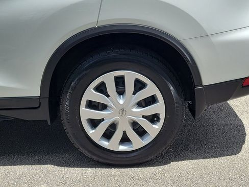 Used 2018 Nissan Rogue S FWD image 5