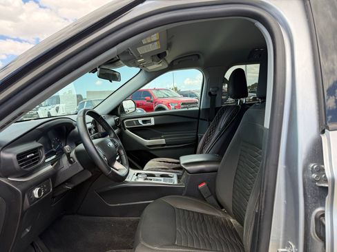 Used 2021 Ford Explorer XLT RWD image 5