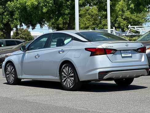 Certified 2024 Nissan Altima 2.5 SV FWD image 6
