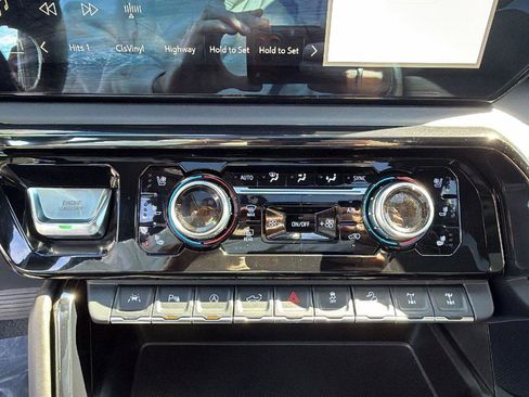 Used 2023 GMC Sierra 1500 AT4X image 18