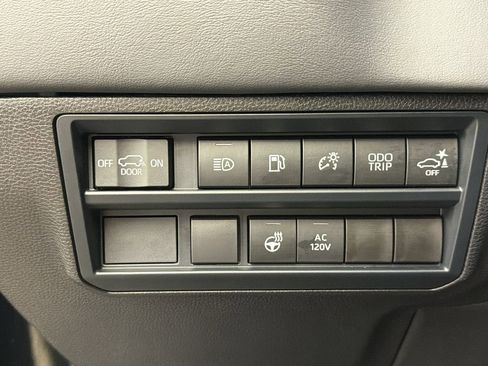 Used 2026 Toyota Sequoia Platinum AWD/4WD image 32