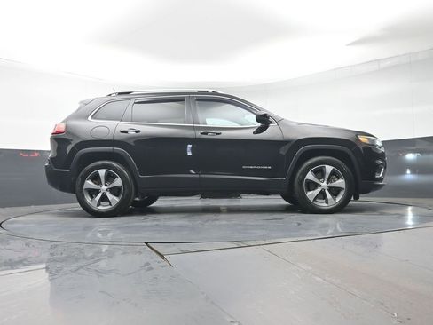 Used 2019 Jeep Cherokee Limited image 31