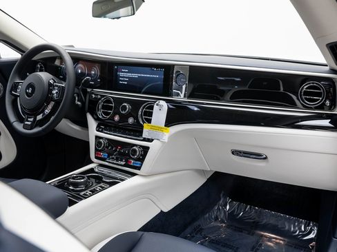 New 2026 Rolls-Royce Spectre image 29