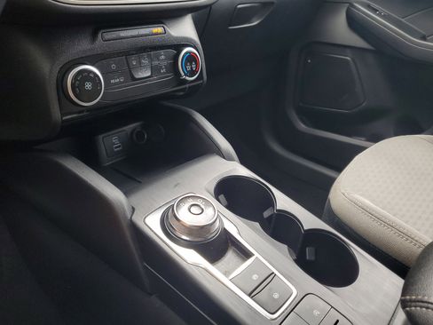 Used 2022 Ford Escape SE w/ SE Sport Appearance Package image 25