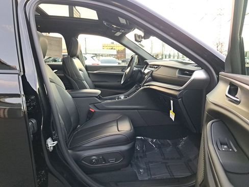 New 2025 Jeep Grand Cherokee L Limited w/ Luxury Tech Group II AWD/4WD image 16