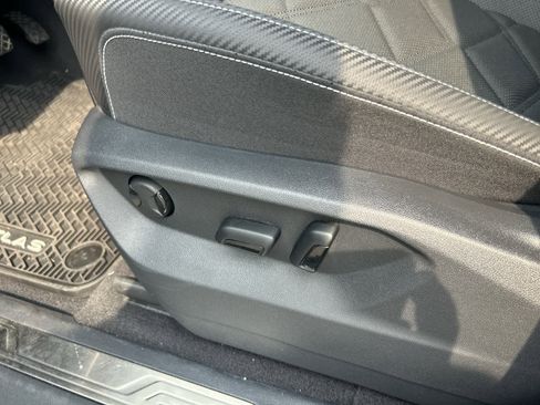 Used 2024 Volkswagen Atlas Cross Sport SE image 22