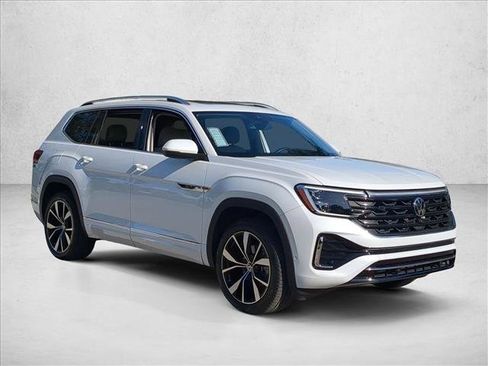 Used 2024 Volkswagen Atlas SEL Premium R-Line image 3