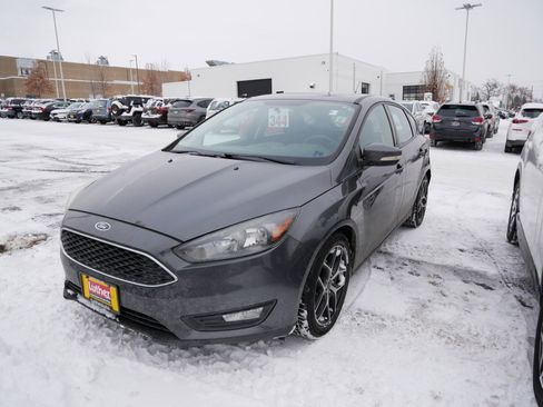 Used 2017 Ford Focus SEL w/ Cold Weather Package image 2