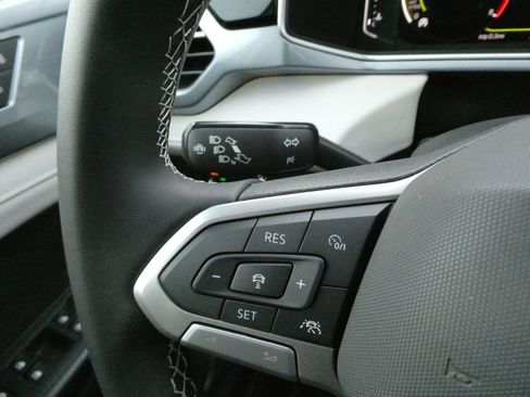 New 2026 Volkswagen Taos SEL AWD/4WD image 5