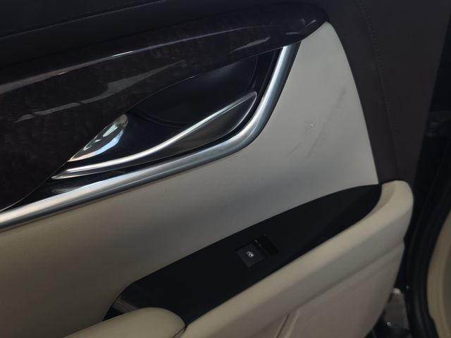 Used 2013 Cadillac XTS Luxury FWD image 25