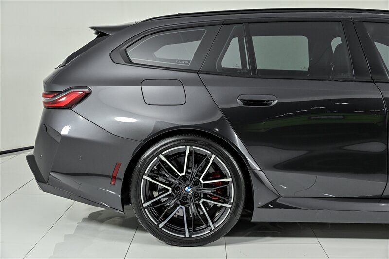 Used 2025 BMW M5 Touring AWD/4WD image 13