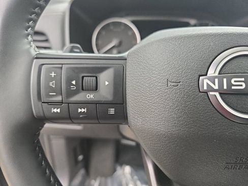 Used 2026 Nissan Rogue SV FWD image 17