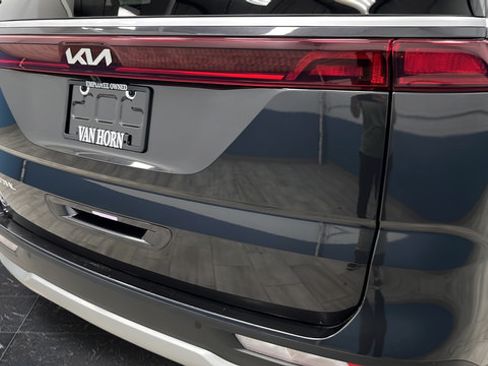 Used 2024 Kia Carnival LX FWD image 37