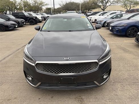 Used 2018 Kia Cadenza Premium w/ Luxury Package image 2