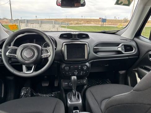 Used 2023 Jeep Renegade Latitude image 12