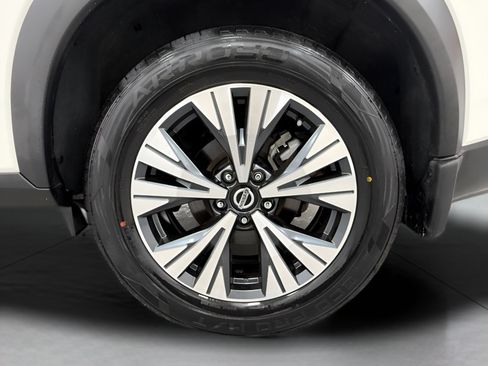 Used 2021 Nissan Rogue SV w/ Premium Package FWD image 27