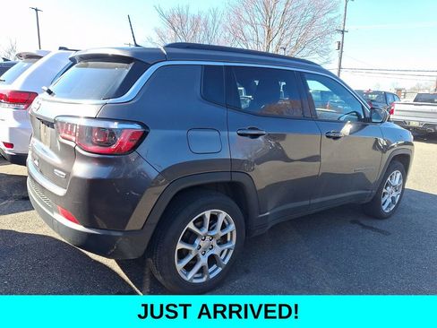 Used 2023 Jeep Compass Latitude image 4