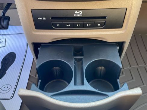 Used 2013 Chrysler Town & Country Touring-L w/ Driver Convenience Group FWD image 19
