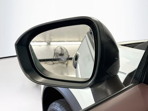 Used 2023 Nissan Rogue S AWD/4WD image 16