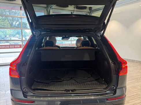 Used 2019 Volvo XC60 T5 Momentum w/ Multimedia Package AWD/4WD image 6