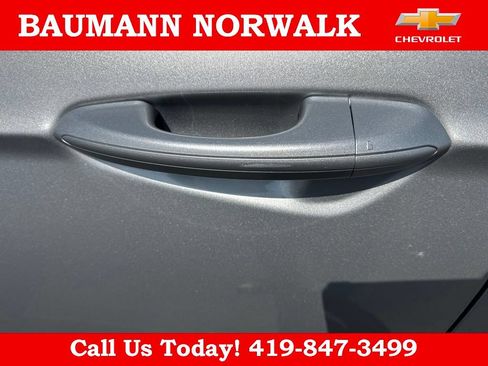 Used 2019 Ford Fusion SE FWD image 11