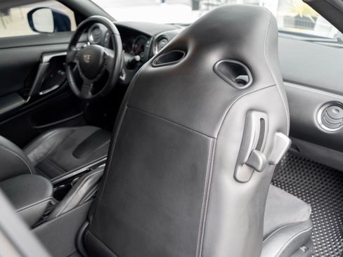 Used 2014 Nissan GT-R Premium image 34