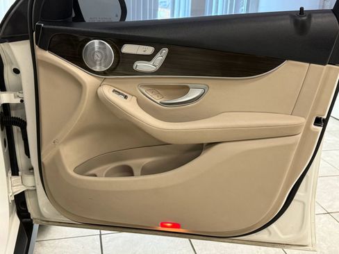 Used 2018 Mercedes-Benz GLC 300 4MATIC w/ Multimedia Package image 23