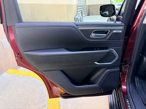 Used 2025 INFINITI QX80 Luxe RWD image 27