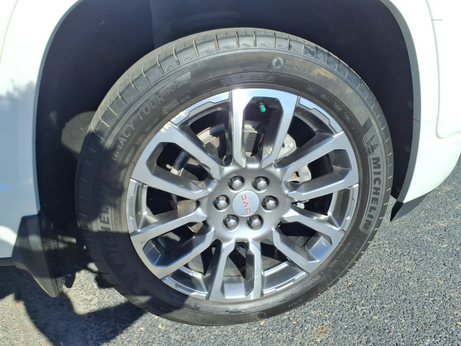 Used 2022 GMC Acadia Denali w/ Denali Ultimate Package AWD/4WD image 7