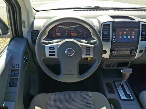 Used 2019 Nissan Frontier SV AWD/4WD image 12
